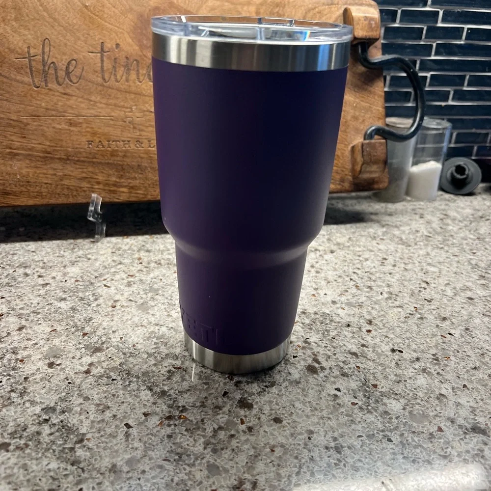 32 oz Yeti Dark Purple Tumbler - Stainless Steel - Picture 1 of 3